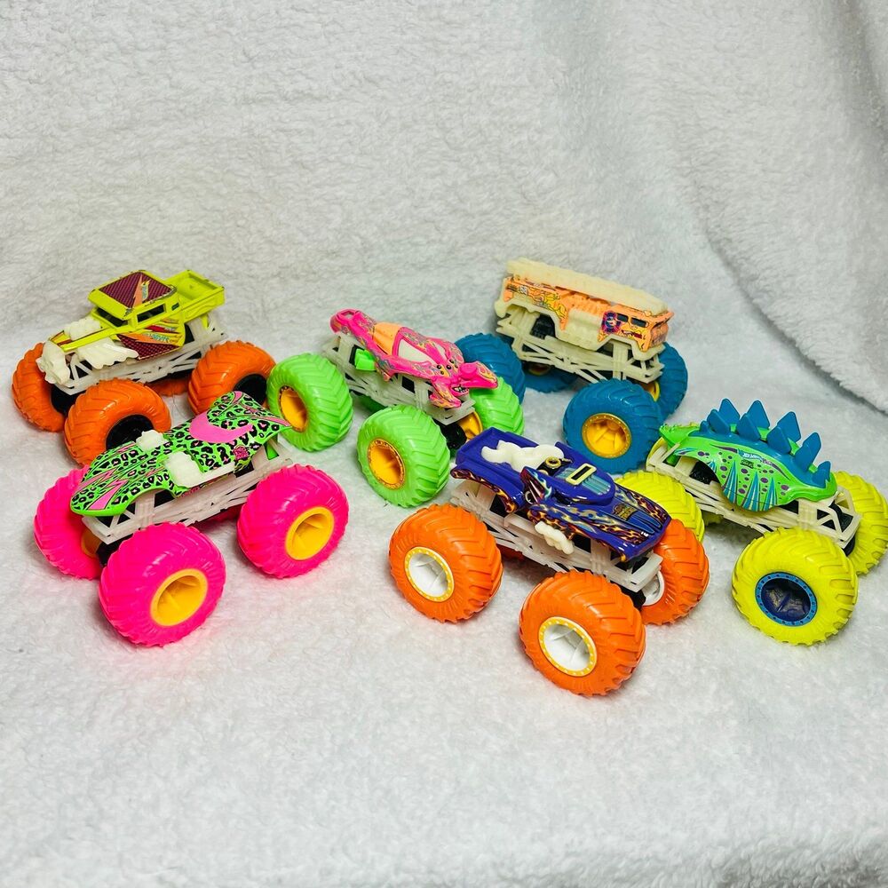 Hot Wheels Monster Jam Trucks Glow In Dark Monster Truck Lot Of 6 1:64 Scale HTF - Picture 2 of 4